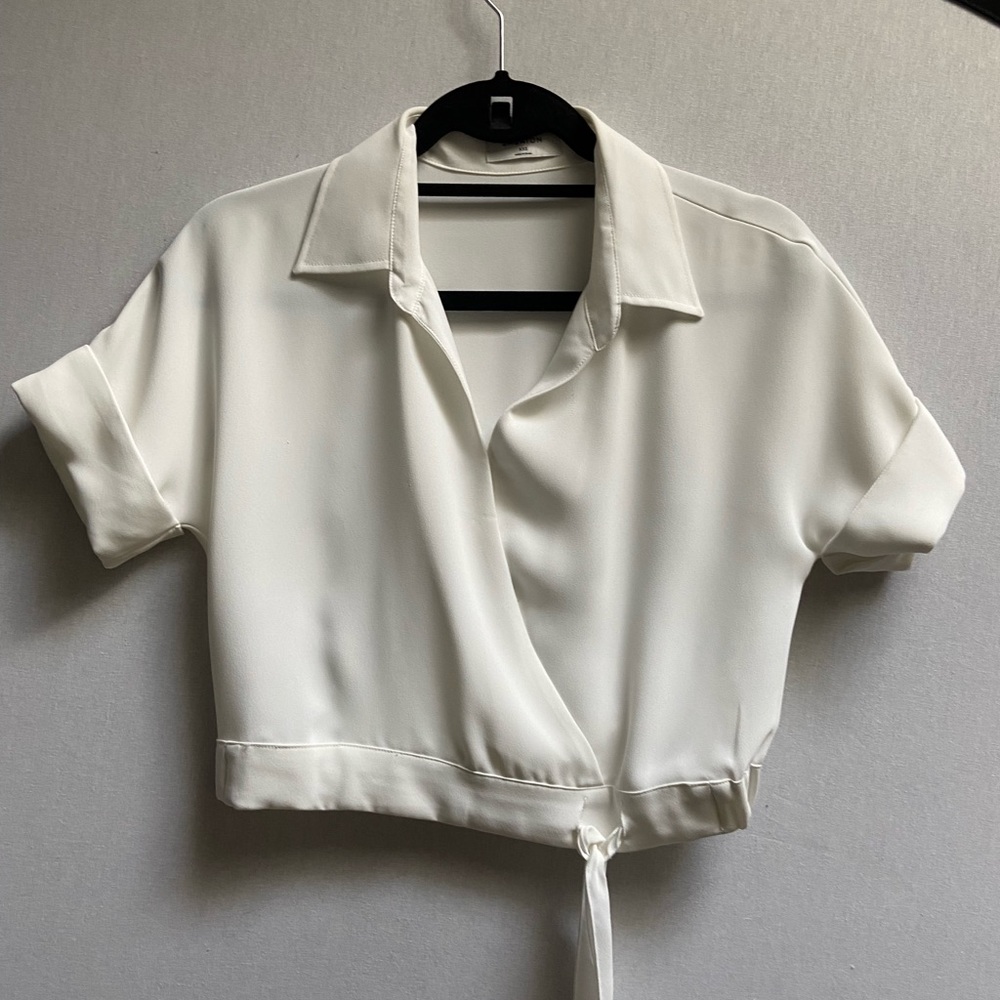 Babaton white cropped faux wrap short sleeve blouse Sz xxs